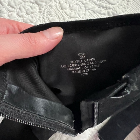 Steve Madden Black Suede Booties Size 9 - Picture 4 of 4